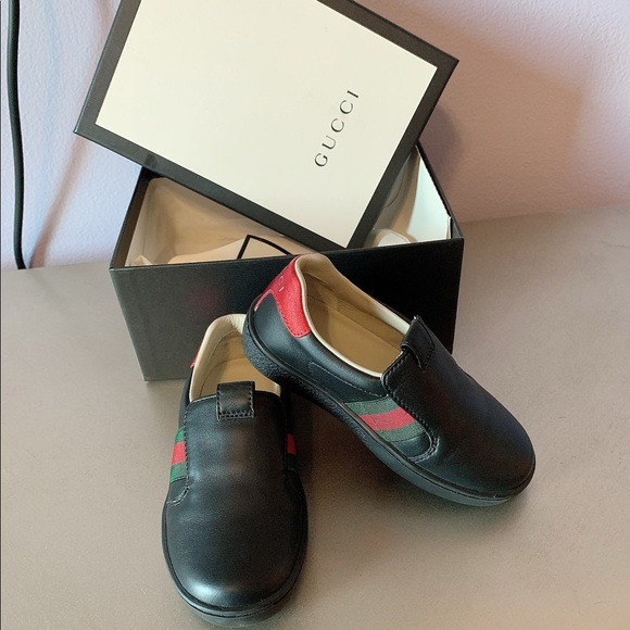 Gucci Other - Original Gucci shoes. Brain new